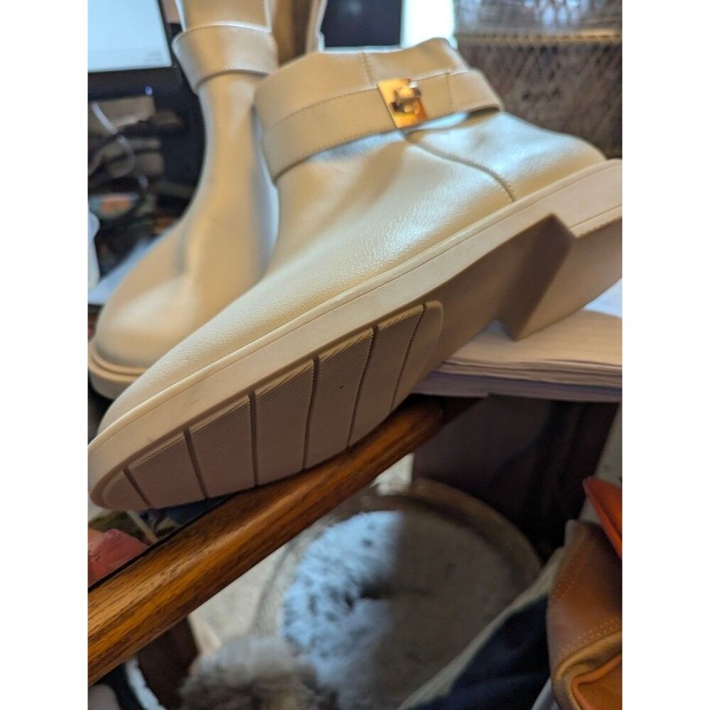 NWOT Lauren Conrad CreamFaux Leather  Sidezip Ankle Boots Sz 8.5